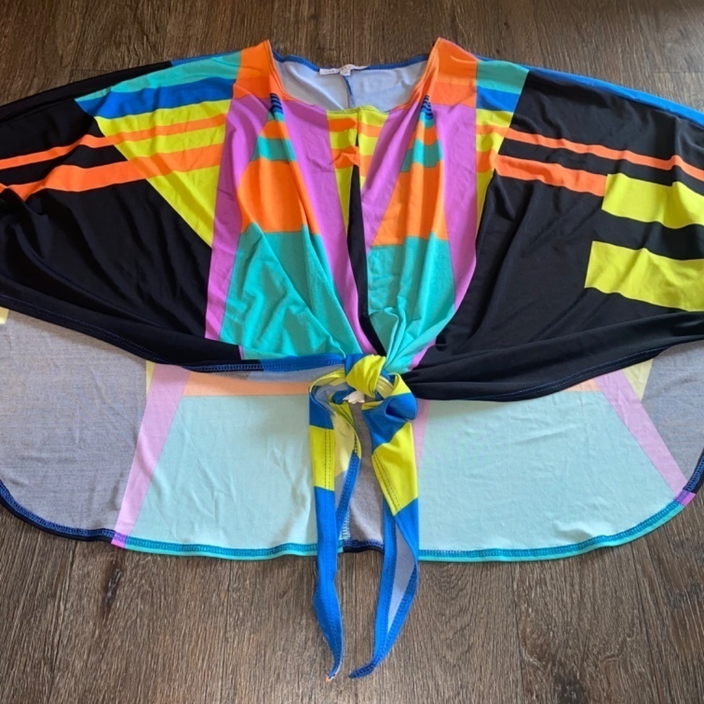 Annalee and Hope size medium vibrant top - Picture 2 of 9